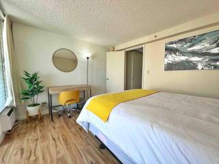 Comfy and Modern Condo By Waikiki - 2