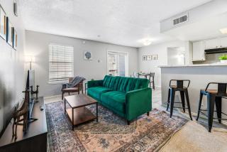 Trendy 2BR Apartment with Pool and Gym Access - 9