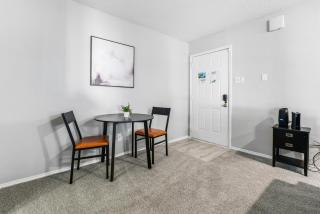 Relaxing 2BR Apartment with Pool and Gym - 4