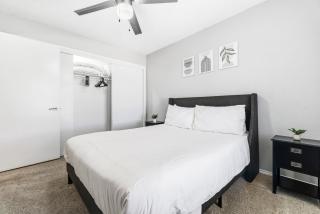 Upscale 1BR with Pool, Gym, and Modern Touches - 5