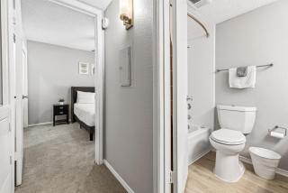 Upscale 1BR with Pool, Gym, and Modern Touches - 4