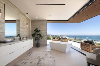 Luxurious Malibu 6BR Estate with Pool, Theatre, Views - 5