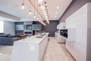 Beverly Hills Luxurious 4BR Villa with Pool and Views - 9