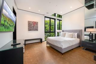 Ultra Luxurious Villa in the Beverly Hills Flats - 5