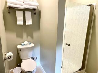 King Room with River and Mountain Views, Pool and Hot Tub near Loon - 4