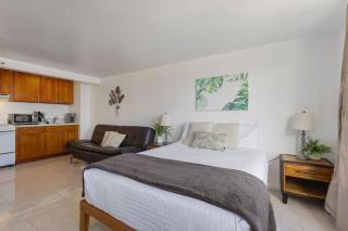 Skyline Island Stay - Two Adjoining Studios - 3