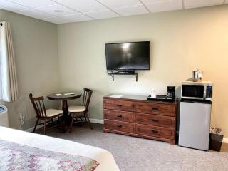 Modern Mountain Retreat Room at Loon with Pool Access - 8
