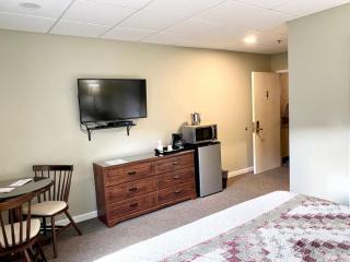 Modern Mountain Retreat Room at Loon with Pool Access - 6