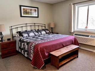 Modern Mountain Retreat Room at Loon with Pool Access - 0