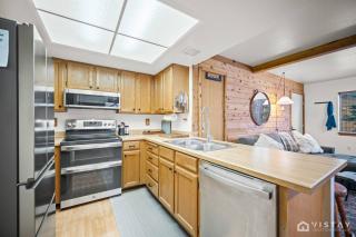 Ski Hill Views and Cozy Fireplace in Brianhead - 8