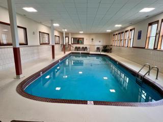 King Room with Loon Mountain & River Views, Indoor Pool - 8