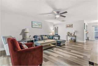 Spacious Pool Villa Just Minutes from the Beach - 8