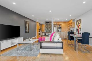 QV Stays Elegant Waterfront Haven 1 Bed - 0