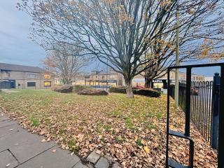 Cosy 1 bed flat, sleeps 4, free parking - 3