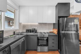 Vintage Groove at the Garden End - 2