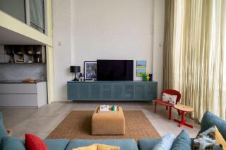 4Bed Modern Style in Seddon - 9