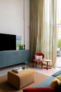 4Bed Modern Style in Seddon - 8