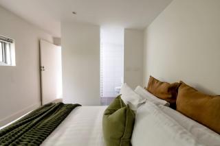 4Bed Modern Style in Seddon - Seddon - 5