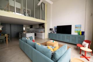 Chic Seddon Retreat Near the CBD - 2