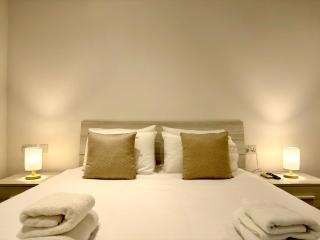 Sliema Unique 4 Bedroom Townhouse Off The Beach - 4