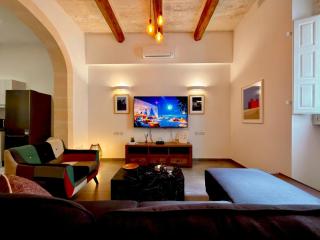 Sliema Unique 4 Bedroom Townhouse Off The Beach - 9