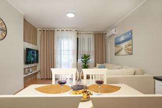 RANA Sea View Apartment - 8