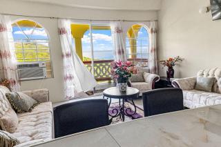 Oceanfront View • Balconies • Free Parking - 8