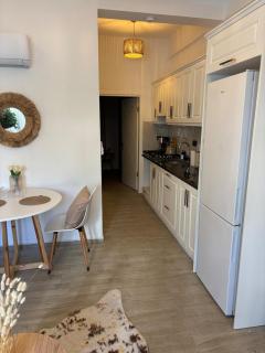 Bright Modern Flat - Pool & Garden Near Shops - 5