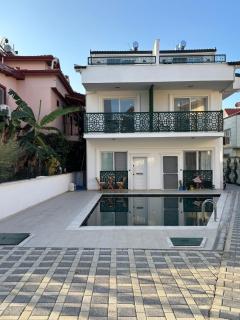 Bright Modern Flat - Pool & Garden Near Shops - 3