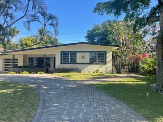 Tropical Classic Retro Florida, Private 2 bedroom Suite with Best Location - 0