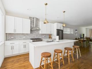 Gated Family Home with Chefs Kitchen - 2