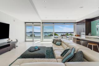 Azure Edge - Auckland Holiday Home - 6