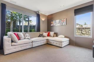 Azure Edge - Auckland Holiday Home - 4