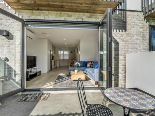 Cityscape Haven - Christchurch Holiday Apartment - 6