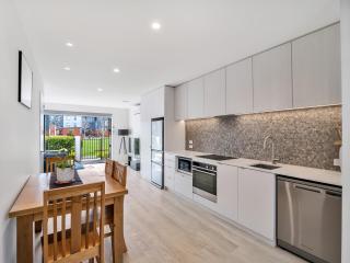 Cityscape Haven - Christchurch Holiday Apartment - 4