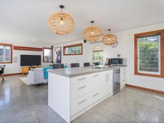 Summer Palms - Tairua Holiday Home - 2