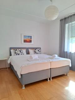 3 BR BURGPANORAMA Wohnung im Haus Frey mit Ausblick, 2 Bäder, Parken vor dem Haus, Balkon, Küche - 4