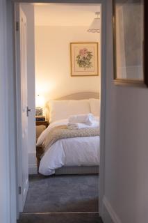 Charming Apartment with Prime Location - 2