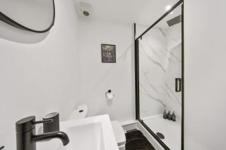 Elevated Escape - Hot tub, sauna, rooftop terrace - 6