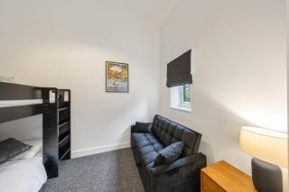 Elevated Escape - Hot tub, Sauna, Rooftop Terrace, Private Cinema Room - 1