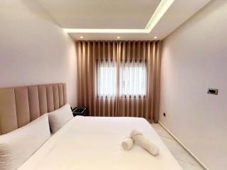 Bright Minimalist 2 Bedrooms - Beach Access - 2