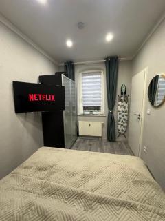 Stylish Home Theater Apartment 1 - 5