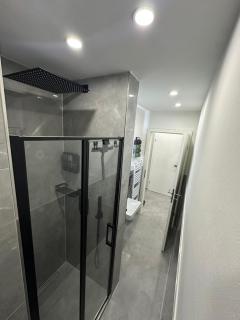 Stylish Home Theater Apartment 1 - 3