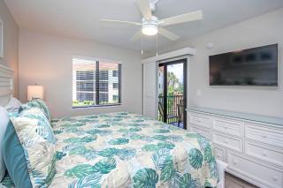 Serene 2BR Sanibel condo with beach views 4A2 - 8