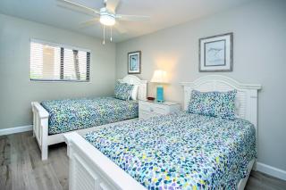 Serene 2BR Sanibel condo with beach views 4A2 - 1