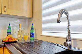 Spacious Home by the Sea - Families, Contractors, Parking, WiFi, Sleeps 6, Long Stays - CLARK PROPERTY ESTATES - 1