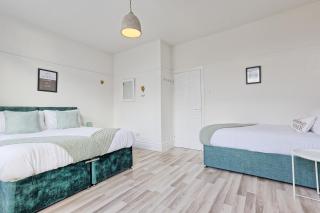 Comfortable 2BR Home Sleeps 6, Perfect for Families, Contractors & Extended Stays, Clark Property Estates - 2
