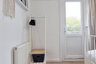 Spacious Home by the Sea - Families, Contractors, Parking, WiFi, Sleeps 6, Long Stays - CLARK PROPERTY ESTATES - 5