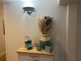 Melrose Place Poolside Hideaway Basement Suite Sleeps 6 plus - 2