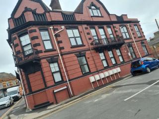 2 Bedroom Cosy Apartment in Strood High Street - 9